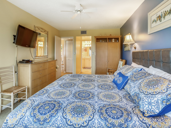 St Petersburg Beachfront Condo Rental Gulf Front Vacation Rental with Balcony